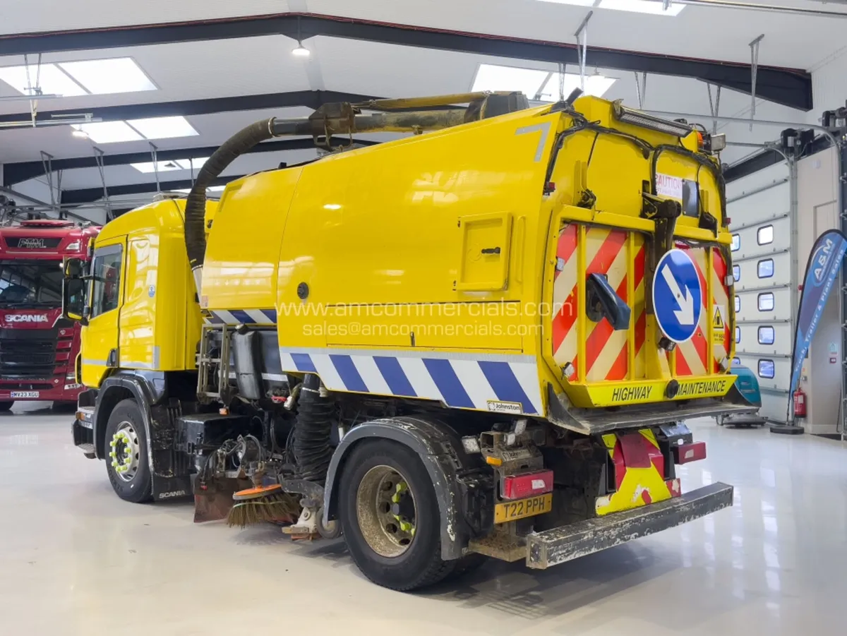 2015 (15) SCANIA P250 ROAD SWEEPER - Image 4