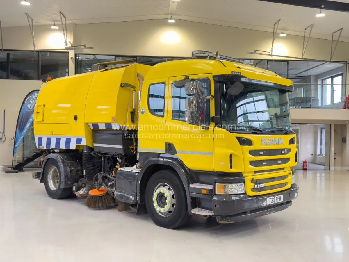 2015 (15) SCANIA P250 ROAD SWEEPER - Image 1