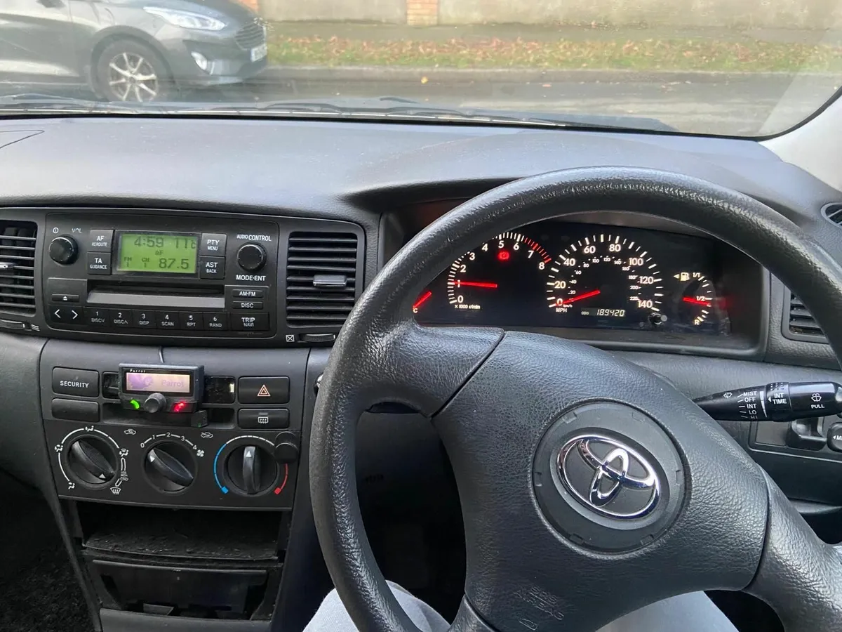 Toyota Corolla 2004 - Image 2