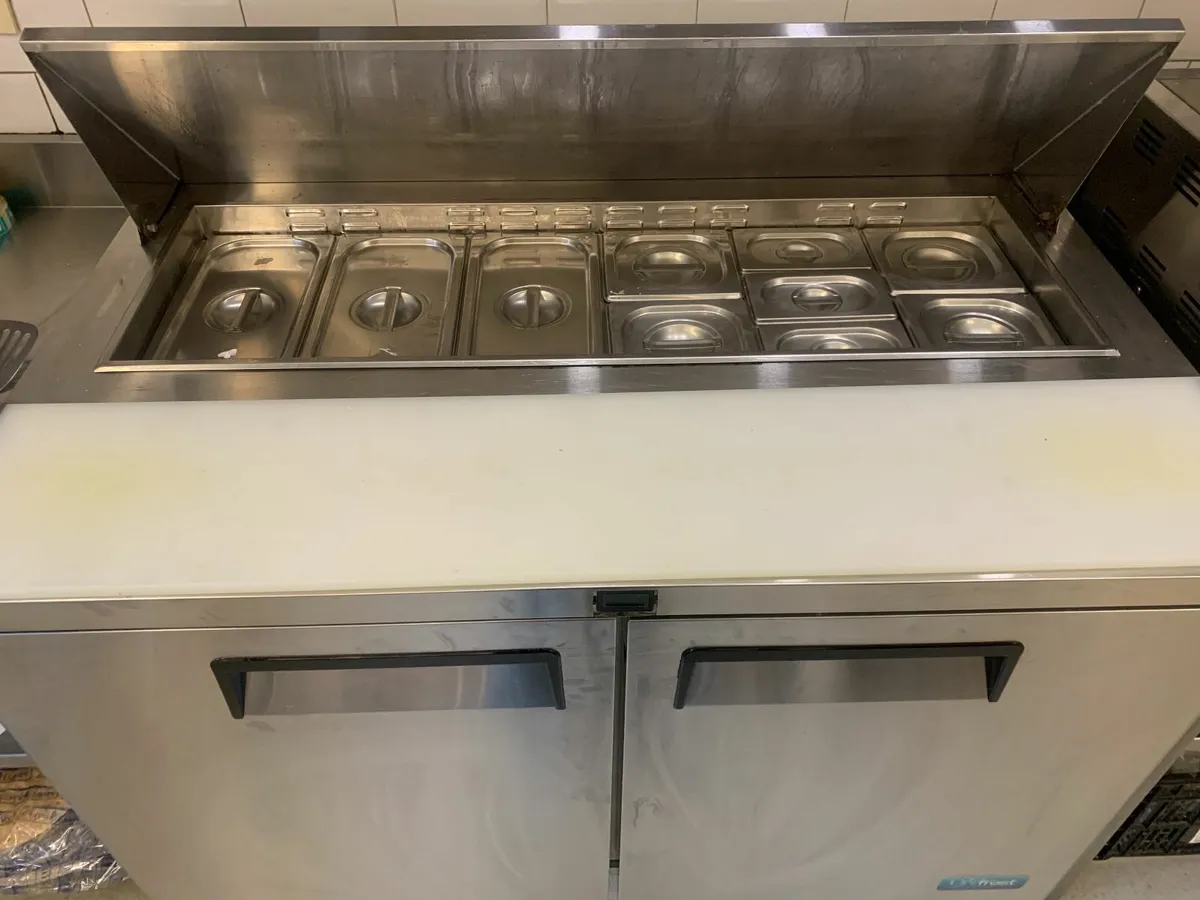 Quarterback fridge with 2 doors - Image 1