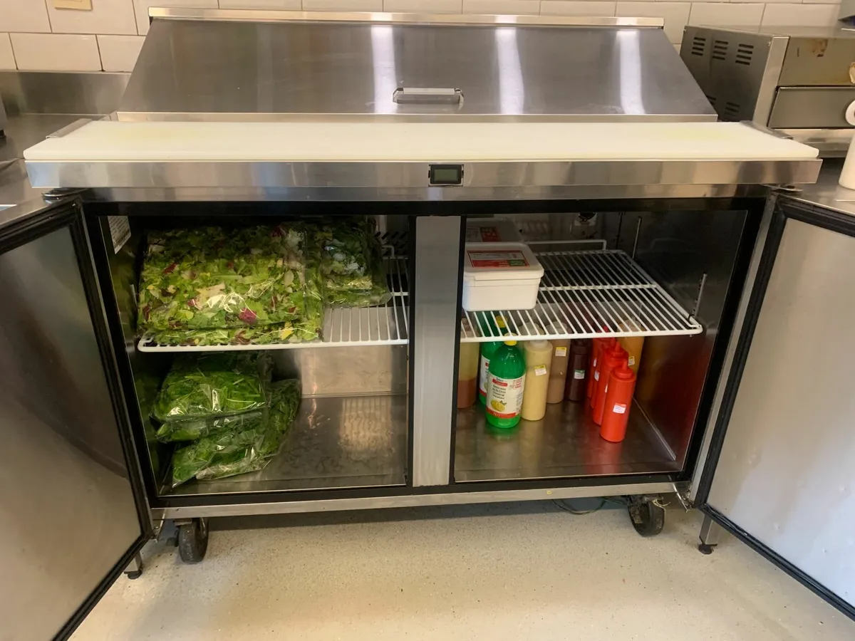 Quarterback fridge with 2 doors - Image 3