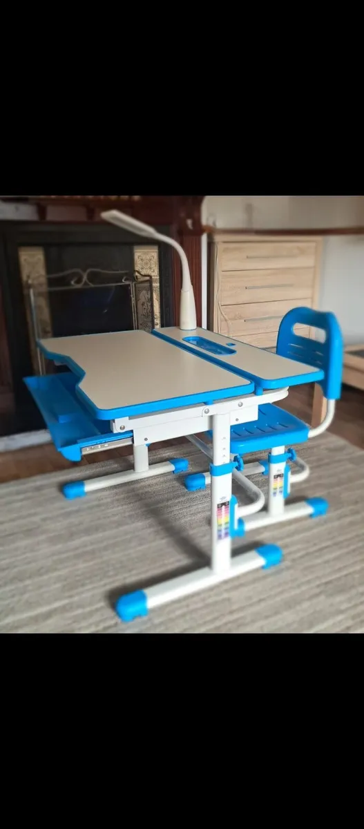 Kids adjustable study desk - Image 1