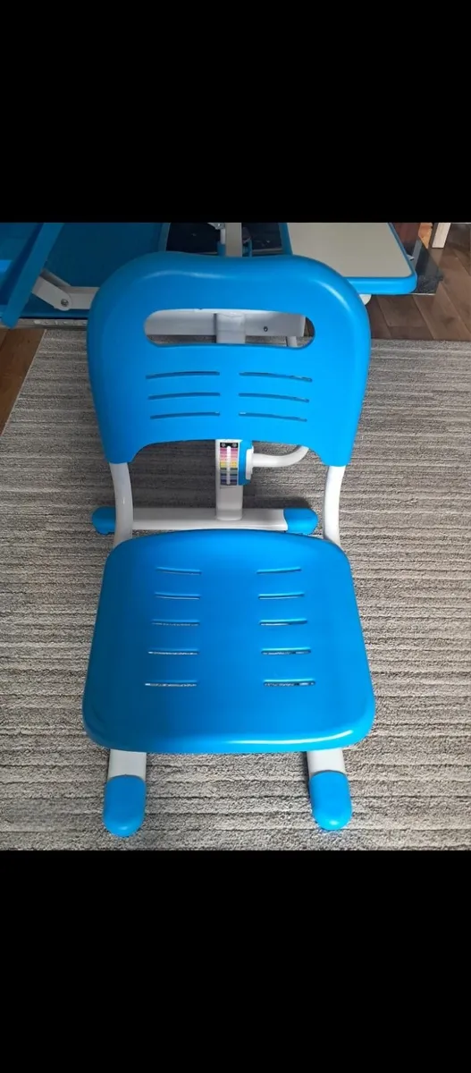 Kids adjustable study desk - Image 4