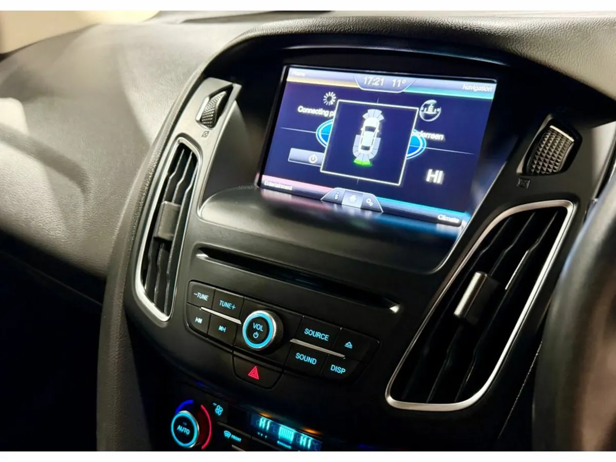 Ford Focus 1.5 TDCI TITANIUM 120PS 6SPEED 5DR - Image 4