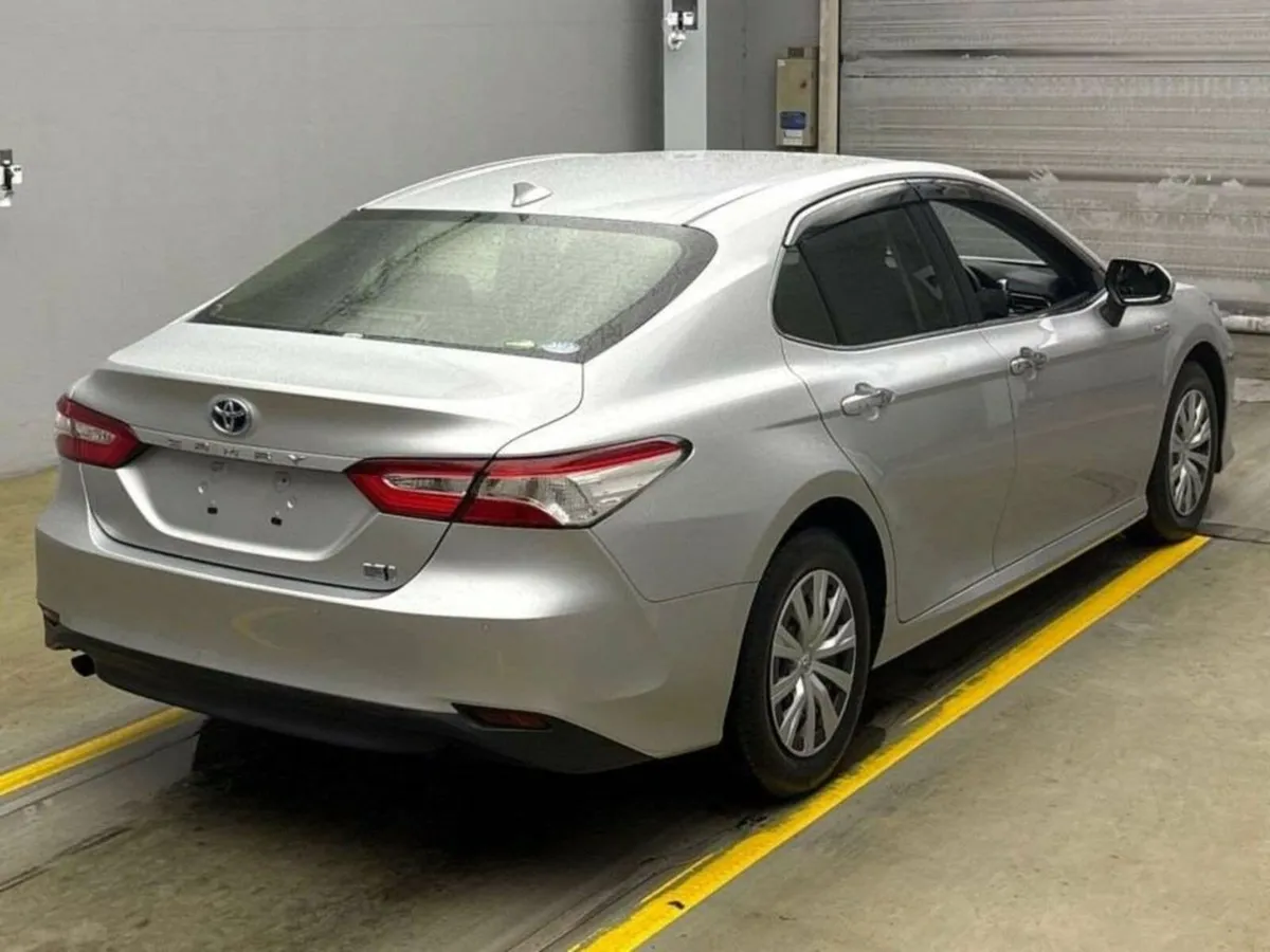 Toyota Camry 2.5 HYBRID - Image 2