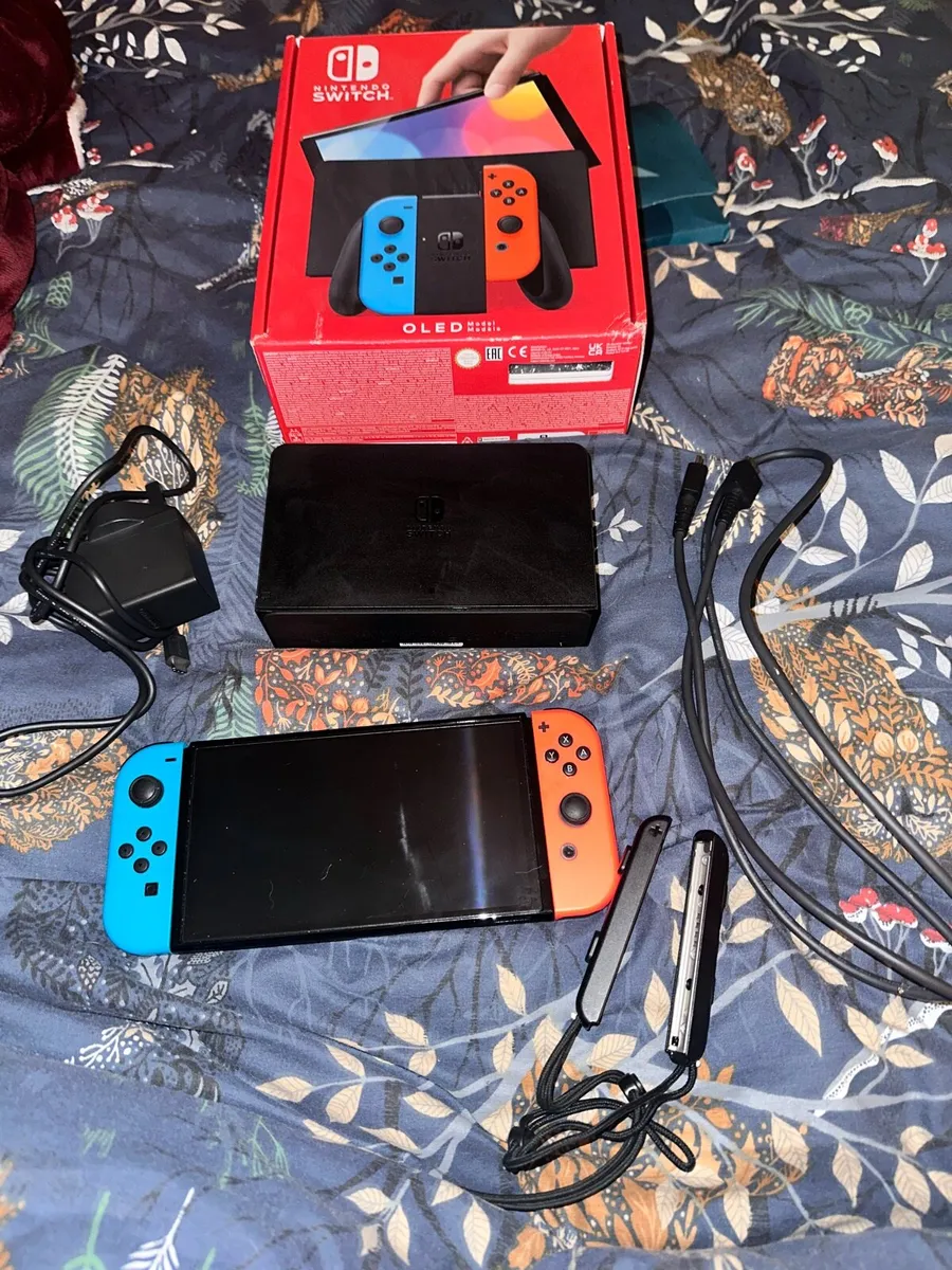 Nintendo Switch OLED - Image 2