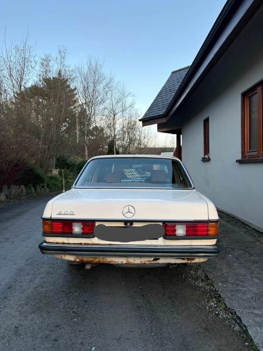 Mercedez Benz 123 1984 - Image 2