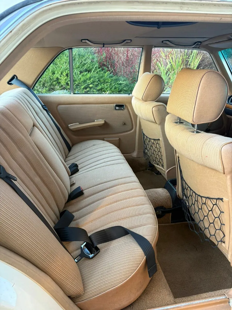 Mercedez Benz 123 1984 - Image 3