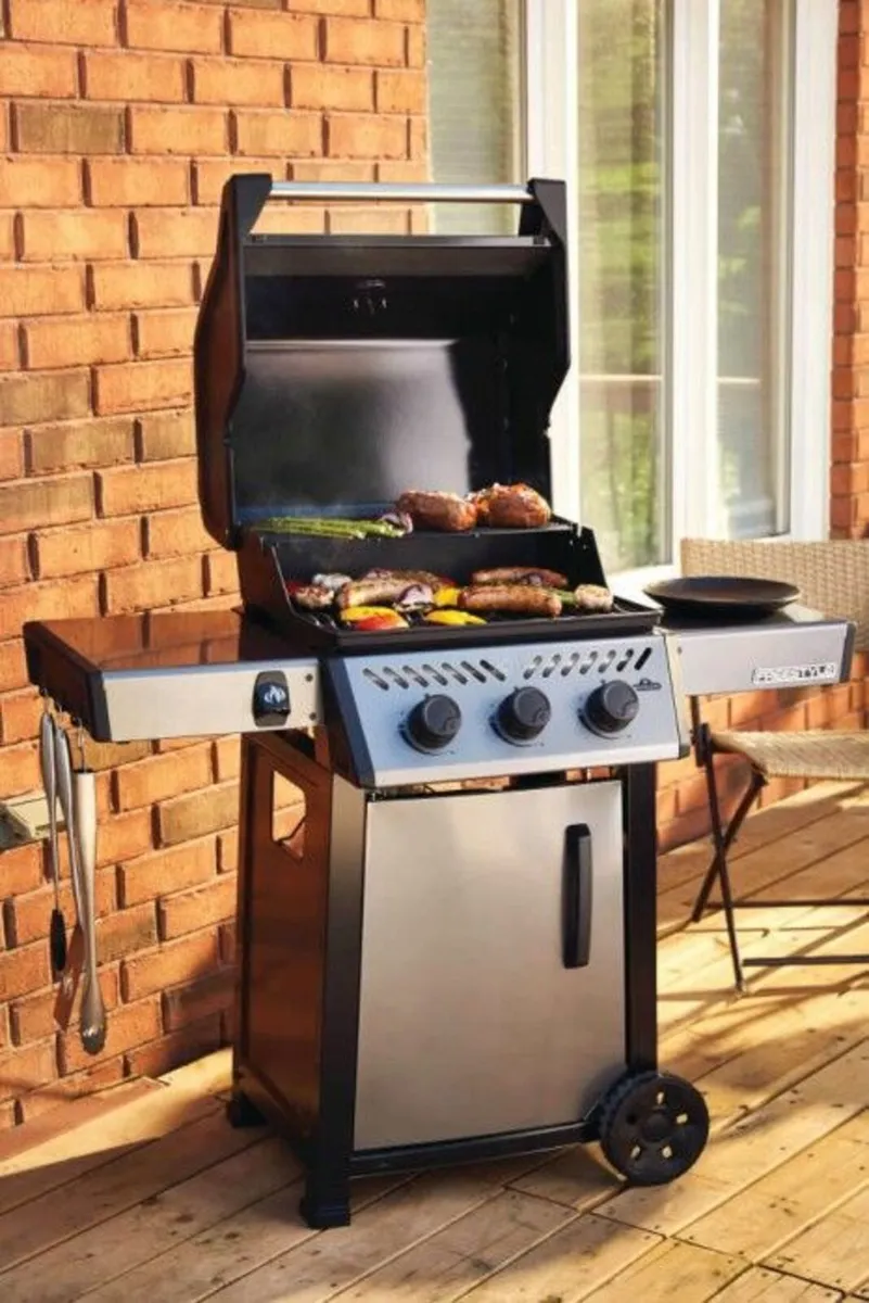 Napoleon Freestyle Barbecue 365 Gas Grill - Image 3