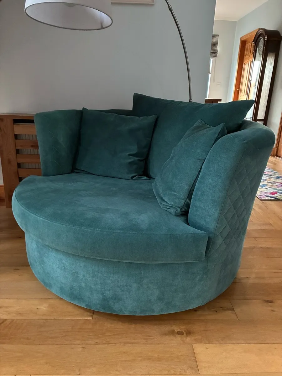 Lounge Swivel Armchair - Image 1