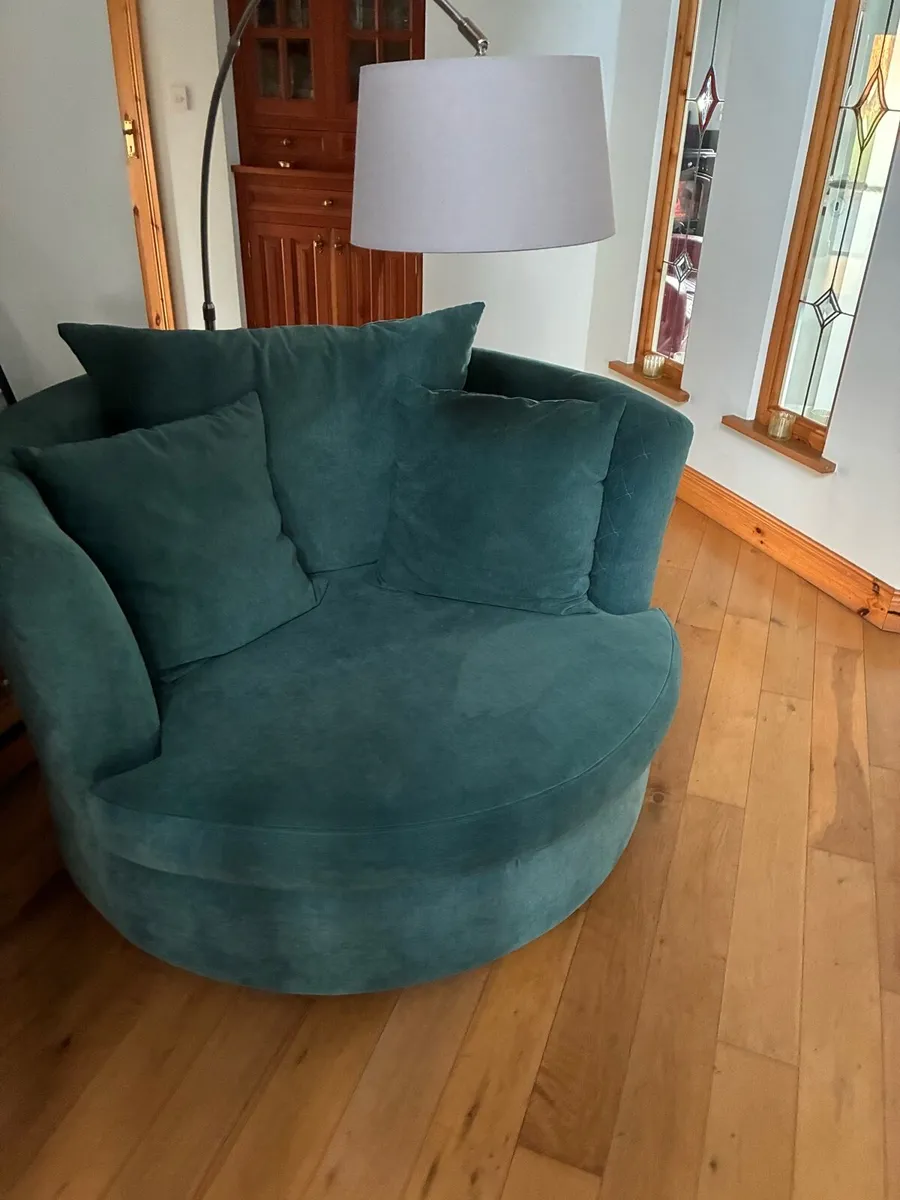 Lounge Swivel Armchair - Image 2