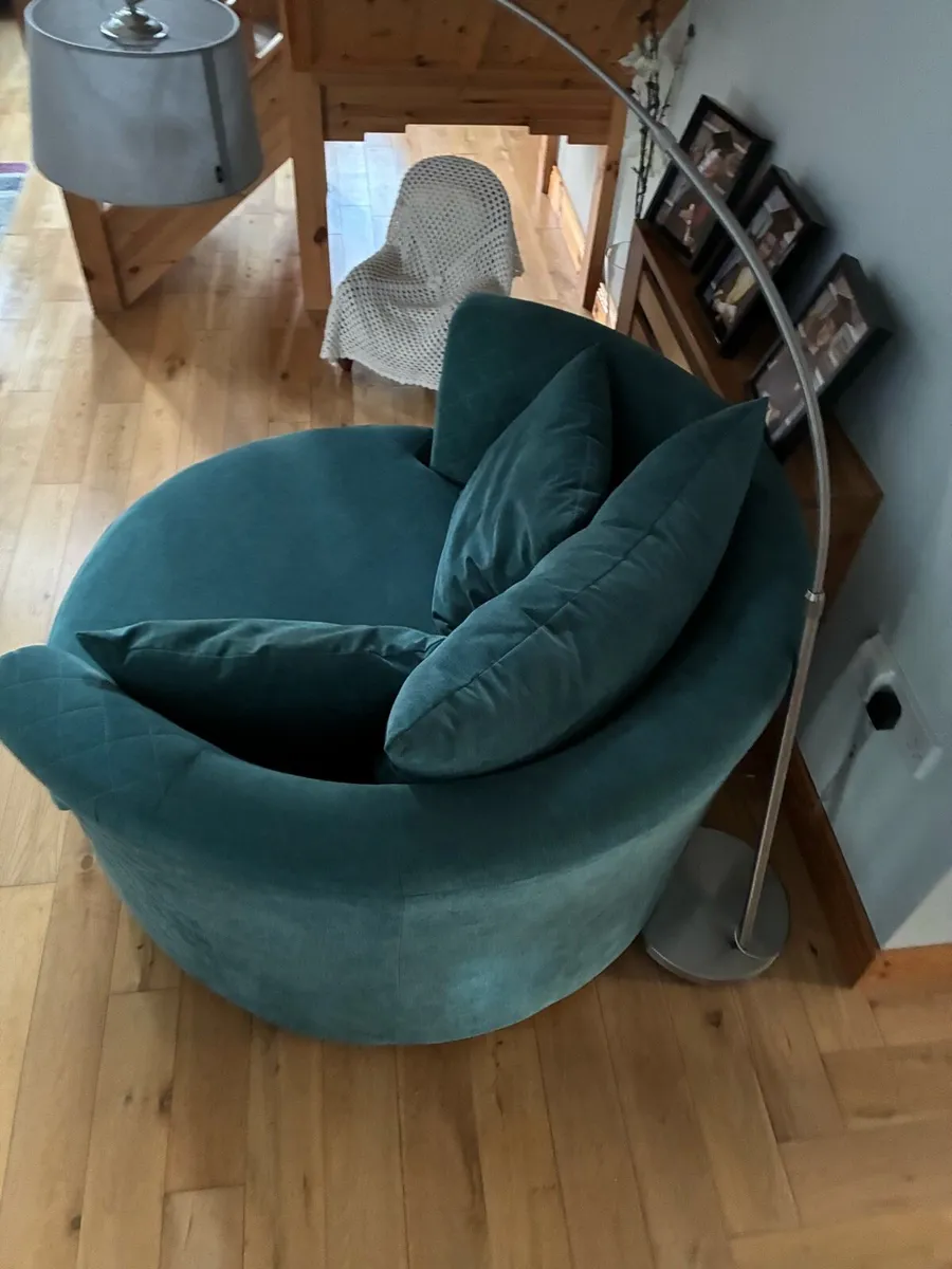 Lounge Swivel Armchair - Image 3