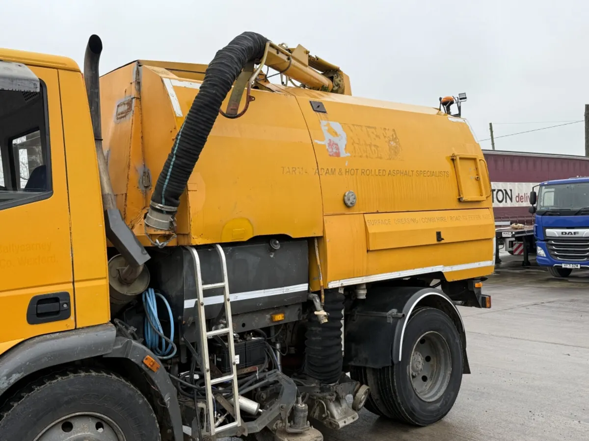 2005 IVECO EUROCARGO ROAD SEEPER - Image 4