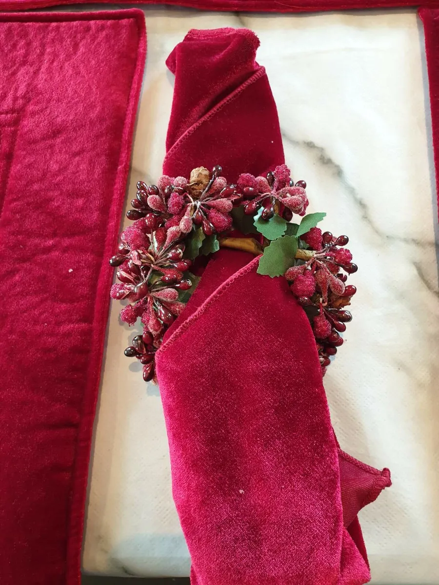 Christmas velvet table cloth set - Image 3