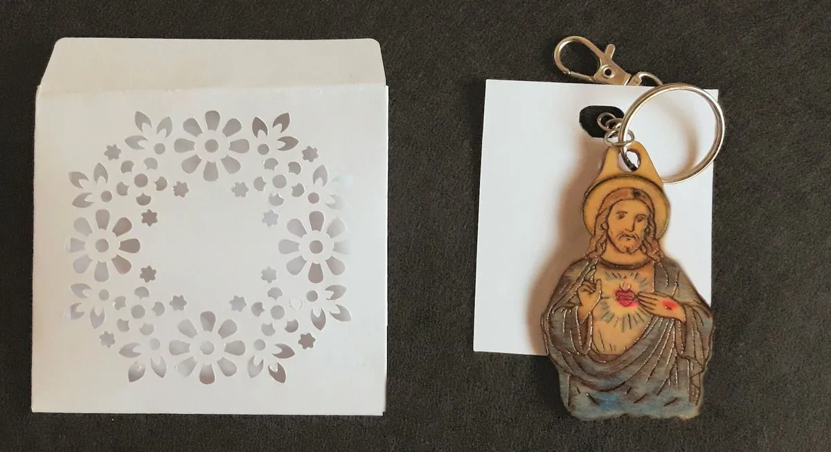 Sacred Heart Of Jesus key ring - Image 4