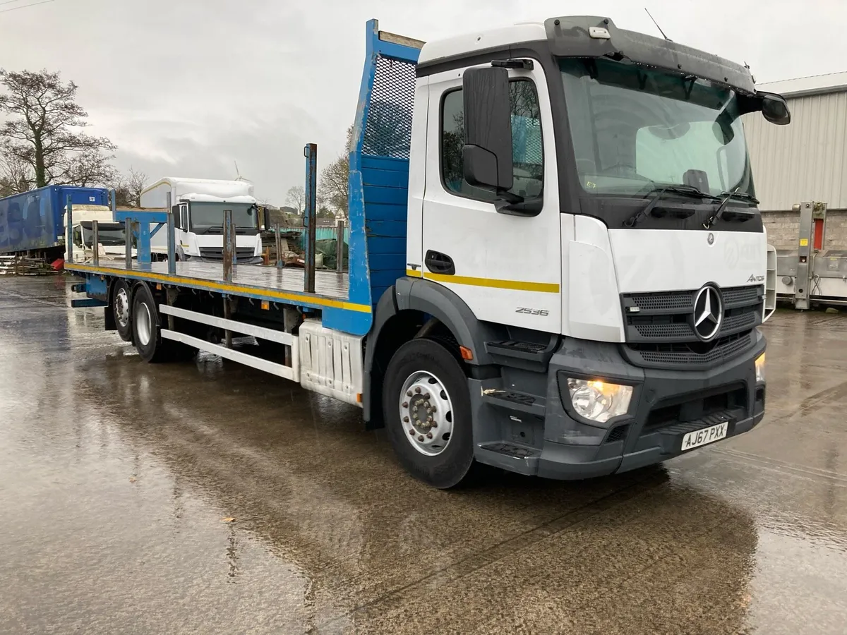 2017 Mercedes Antos 2536 32 ft flat - Image 1