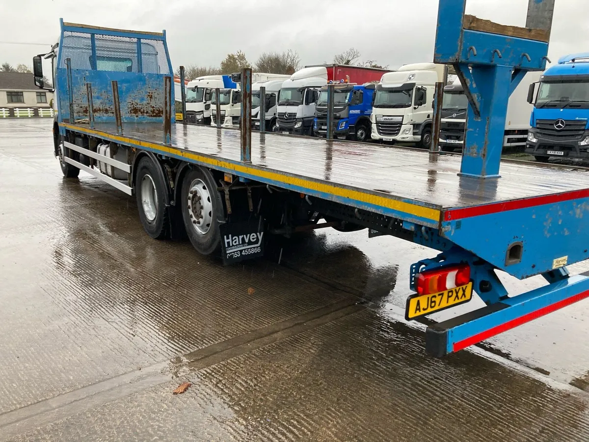 2017 Mercedes Antos 2536 32 ft flat - Image 3