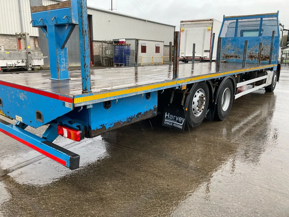 2017 Mercedes Antos 2536 32 ft flat - Image 4