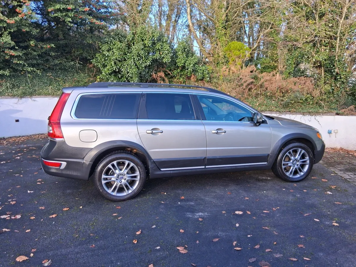 Volvo Estate XC70 - Image 1