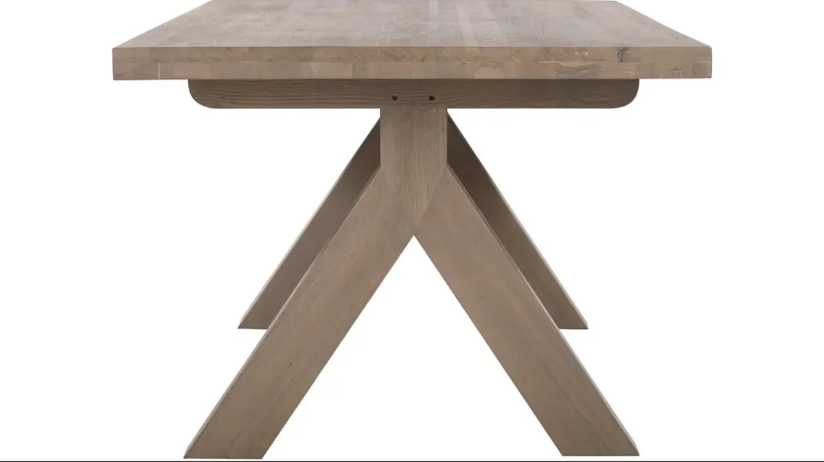Pedersen Y Leg Oak Dining Table New Ex Display - Image 2