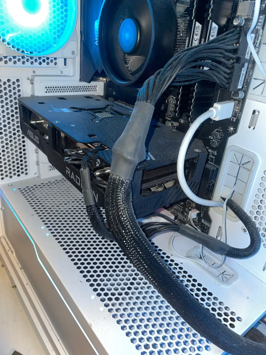 AMD Radeon RX 6600 GPU - Image 3