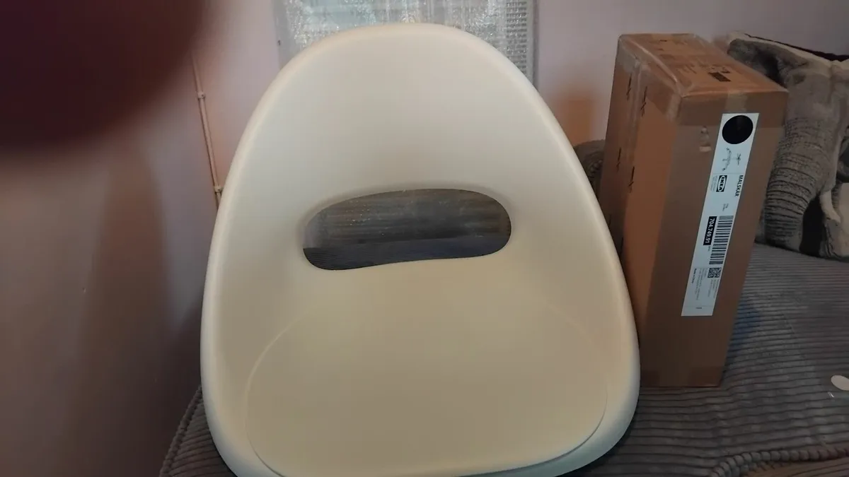Desk chair - Image 1