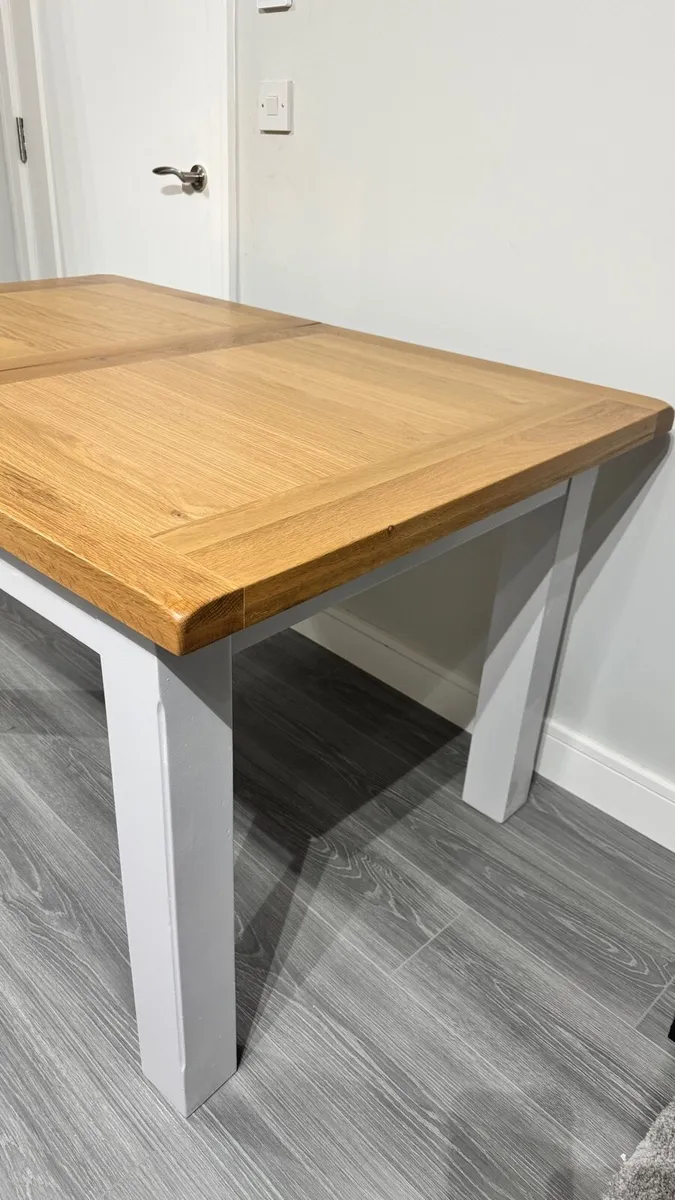 Solid Oak Dining Table, Excellent like new - Image 2