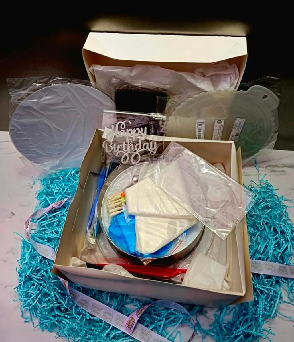 Baking & Decorating set, new, great as a present! - Image 3