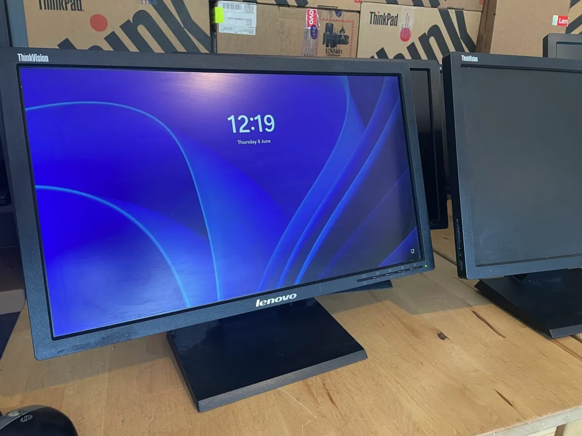Assorted Lenovo & HP 19" Computer Flatscreens - Image 2