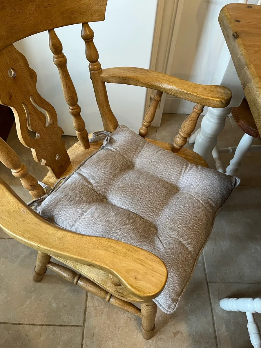 Farmhouse table and 8 chairs - Image 3