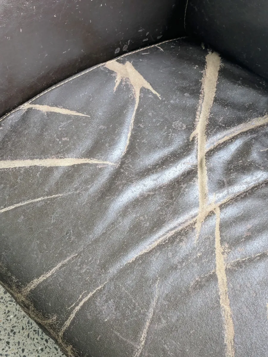 Leather chair with matching footrest - Image 3