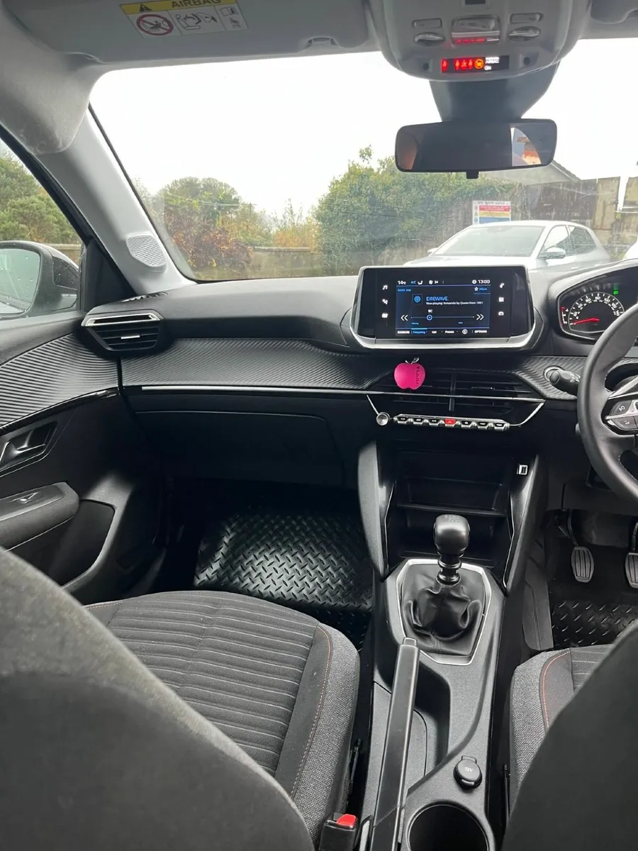 Peugeot 208 October 2023 Active premium 100 1.2 - Image 4