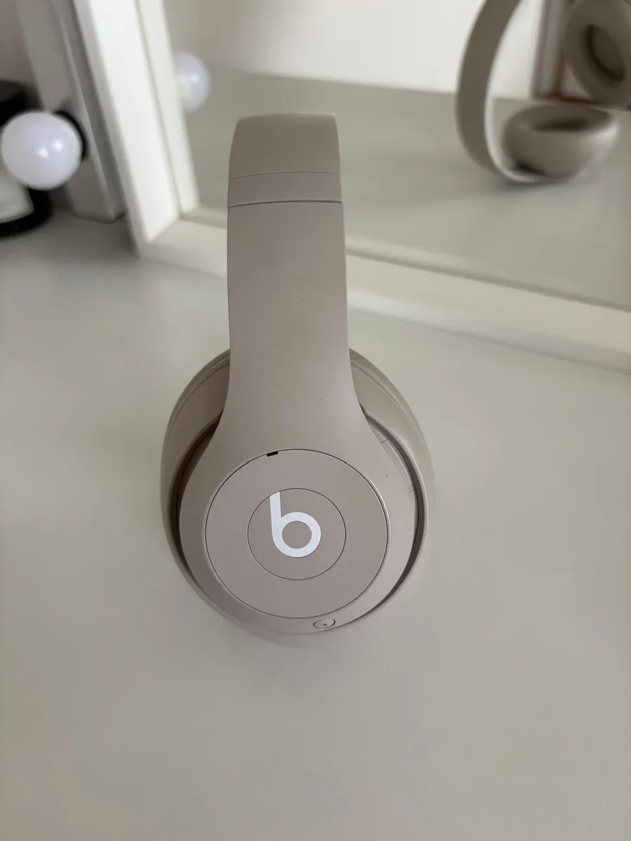 Beats Headphones - Image 4