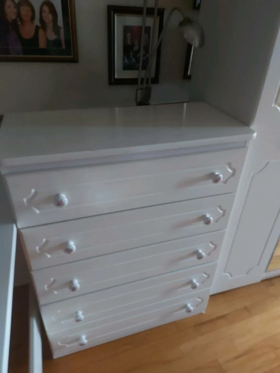 Bedroom furniture - Image 2