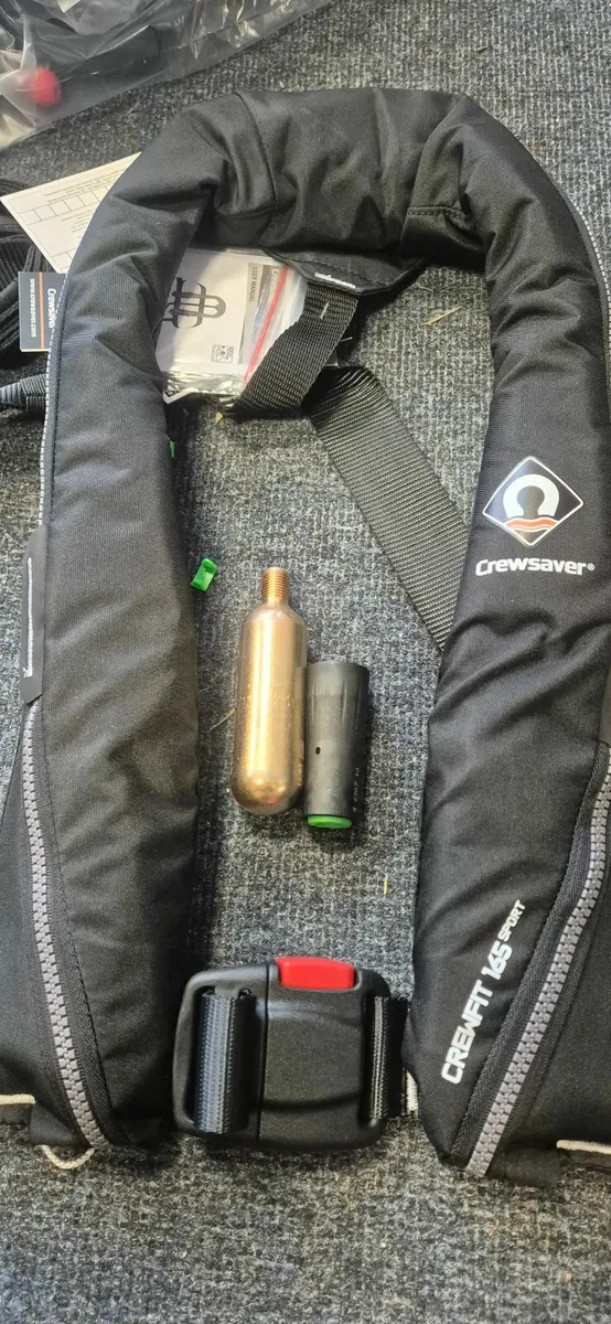 Life jackets and replacement kits - Image 1