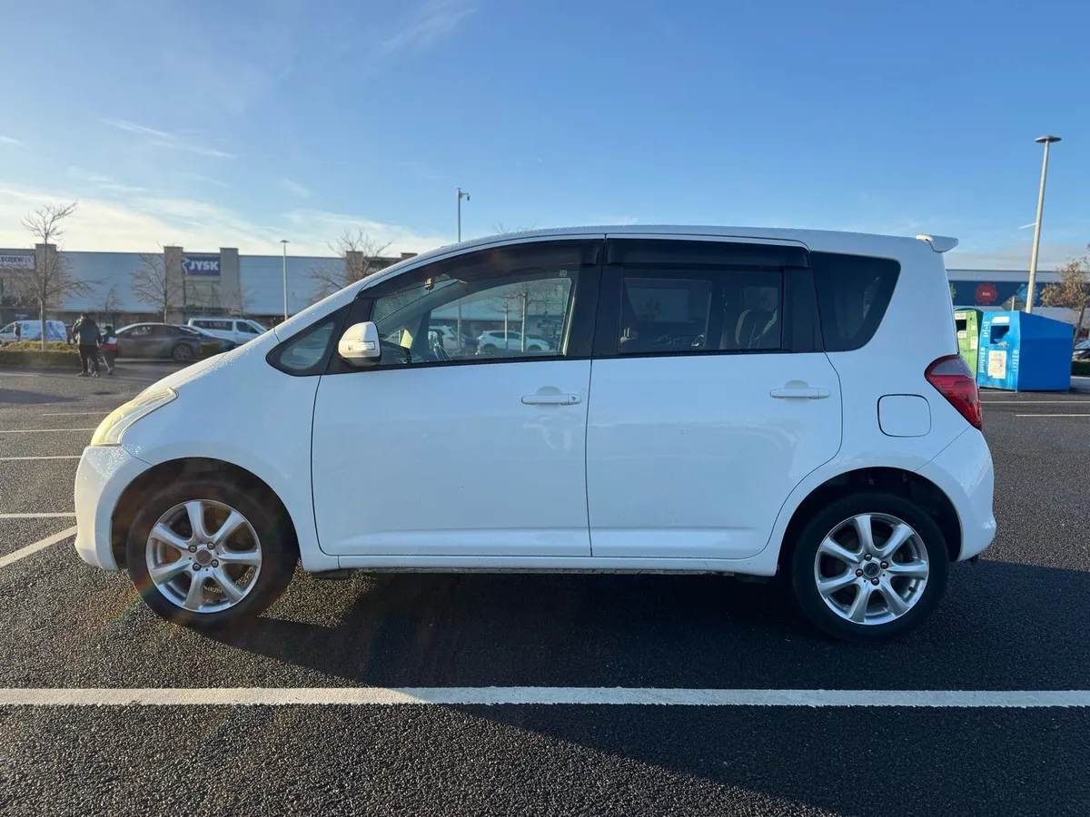 Toyota Ractis *WHEELCHAIR ACCESSIBLE *AUTOMATIC - Image 2