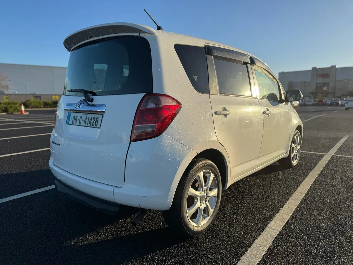 Toyota Ractis *WHEELCHAIR ACCESSIBLE *AUTOMATIC - Image 4