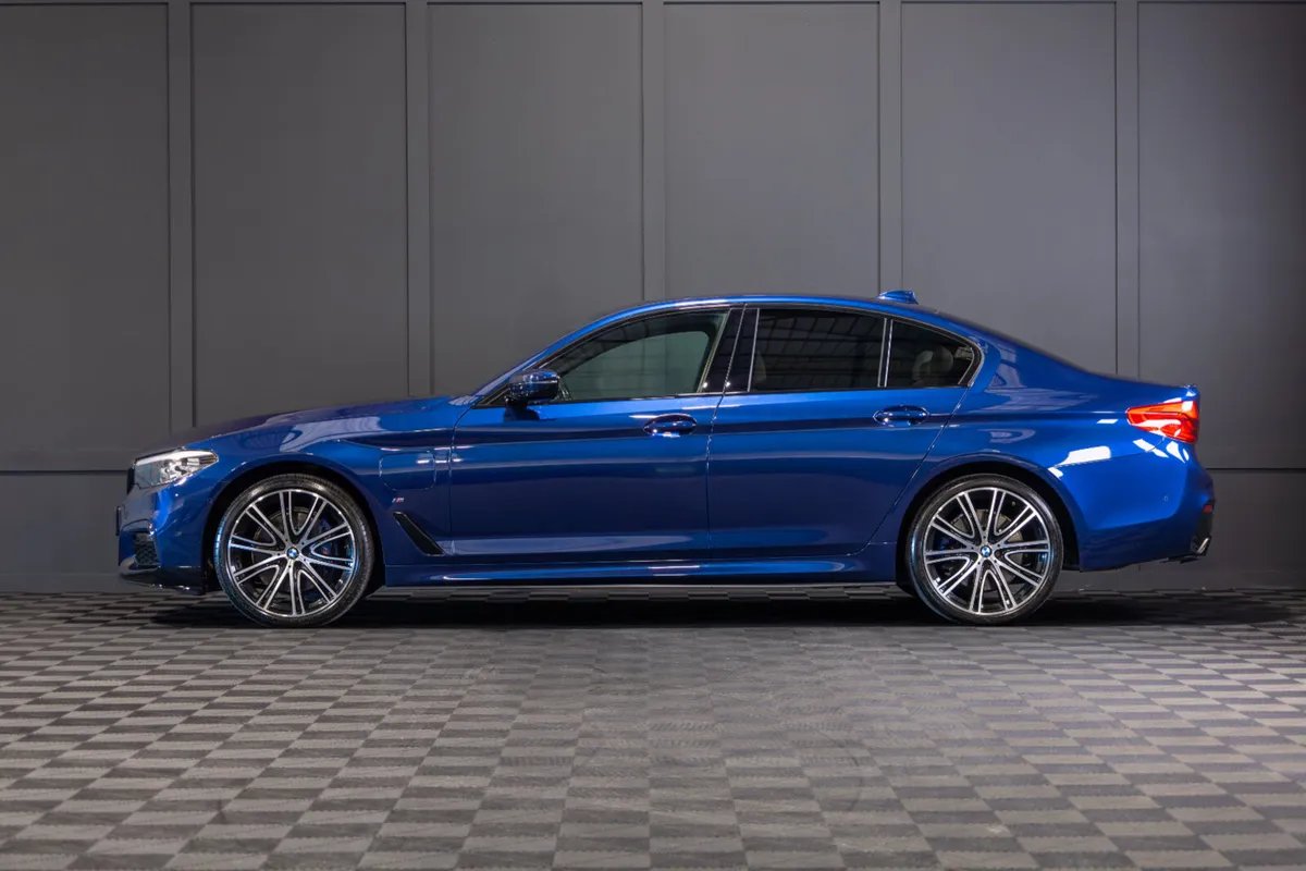 2020 BMW 5-Series 530e M-Sport - Image 3