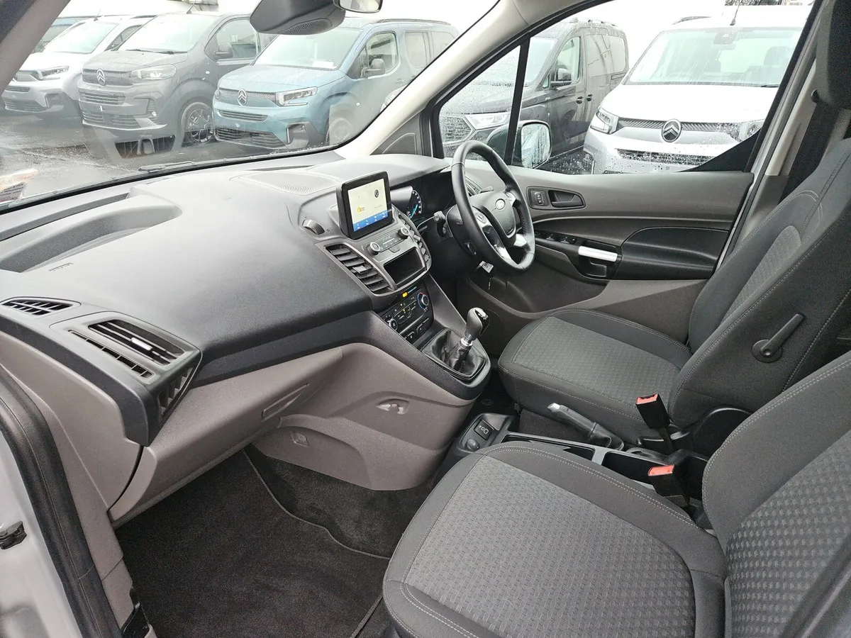 Ford Tourneo Connect Wheelchair Access Taxi Spec - Image 3