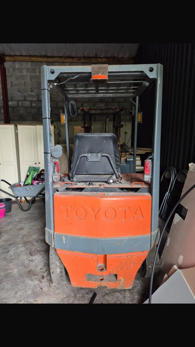 Electric forklift - Image 1