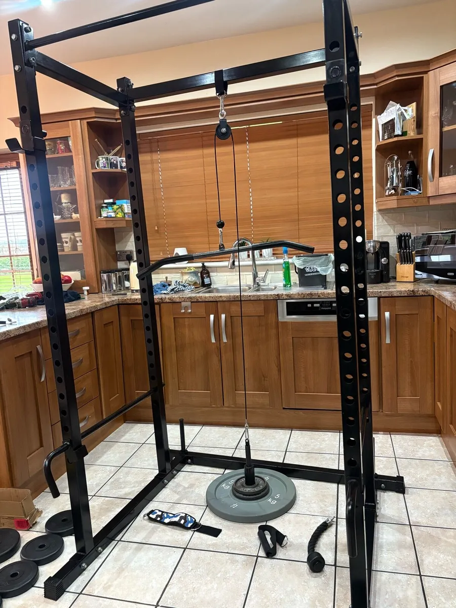 AMAZING GYM POWER RACK, CABLE SYSTEM GYM SET!!! - Image 4