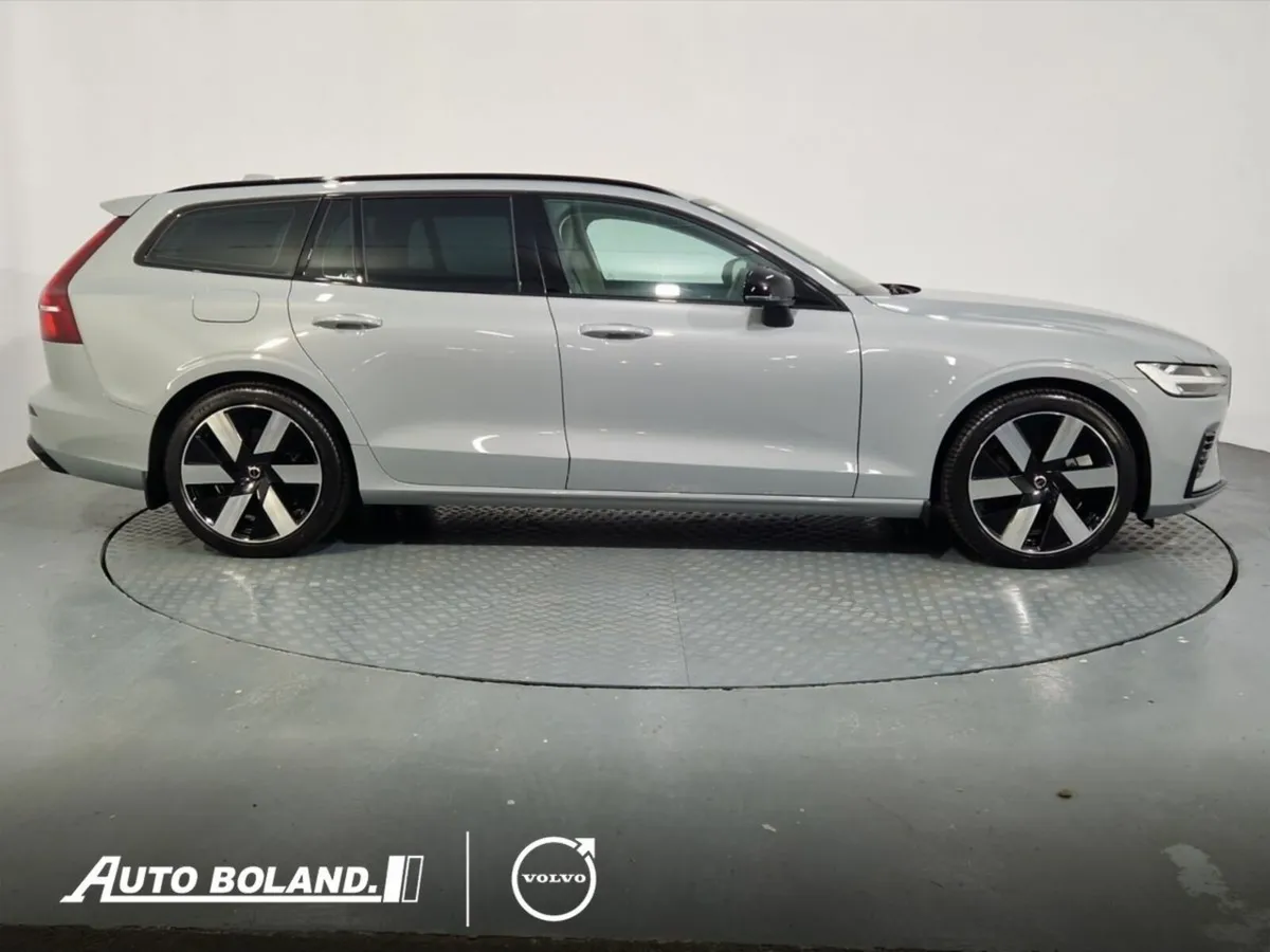 Volvo V60 T6 PHEV Plus Dark *DEMO* - Image 4