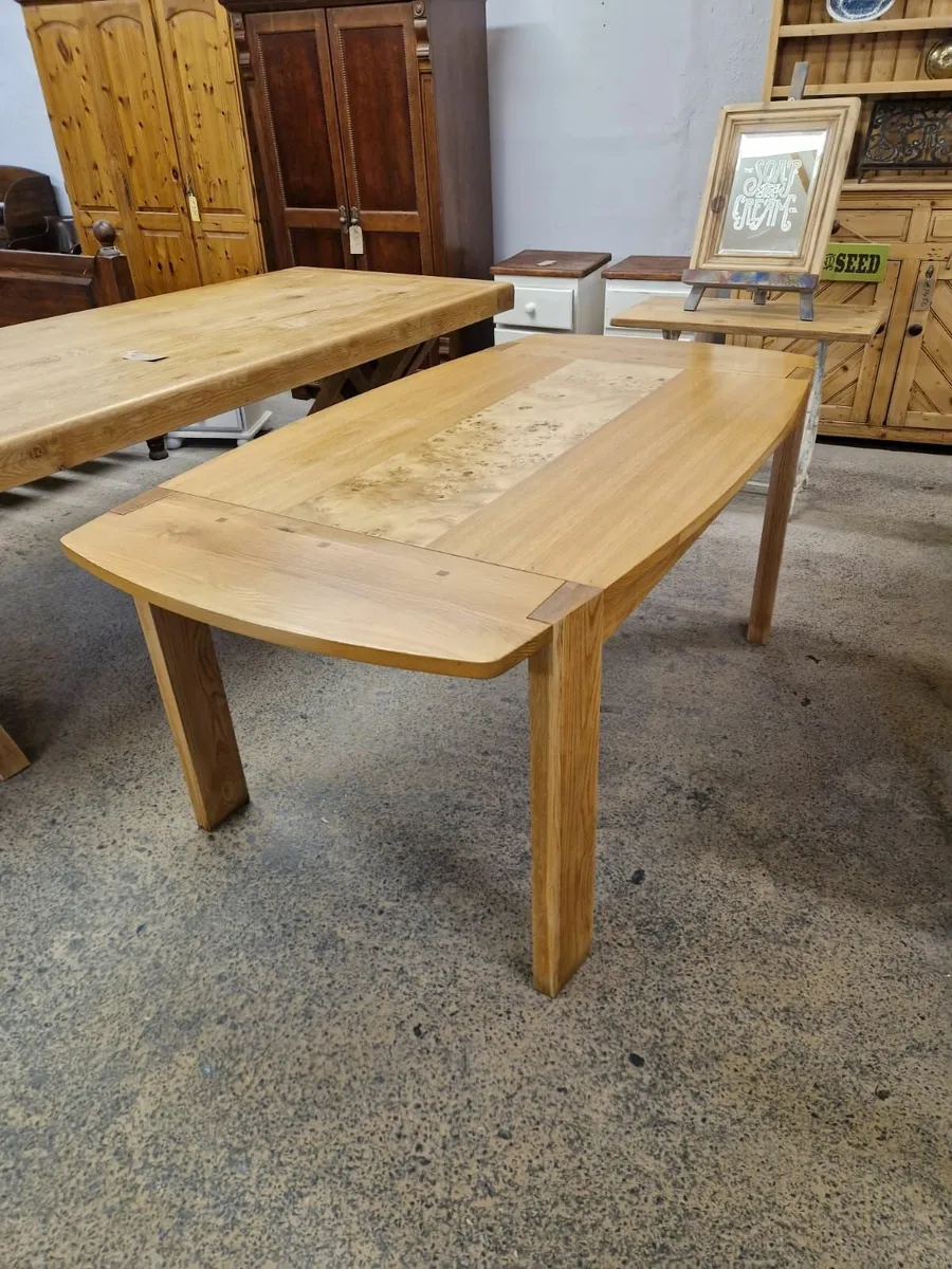 Light oak kitchen table, burr oak centre - Image 3