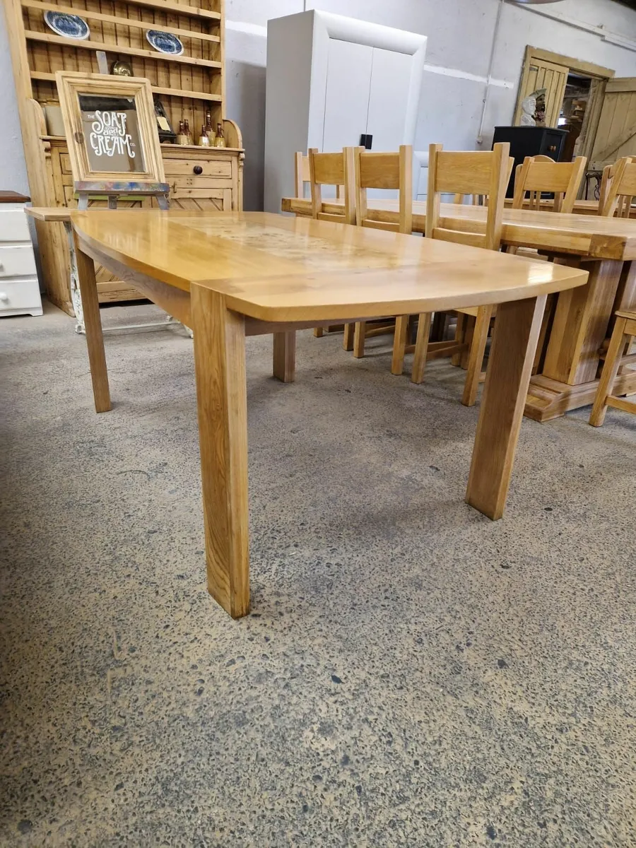 Light oak kitchen table, burr oak centre - Image 4