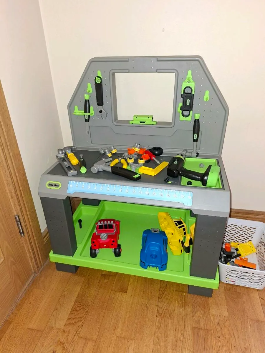 Kids work bench