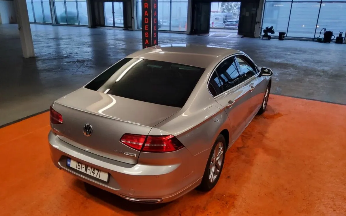 Volkswagen Passat 2.0 TDI 150HP Highline - Image 3