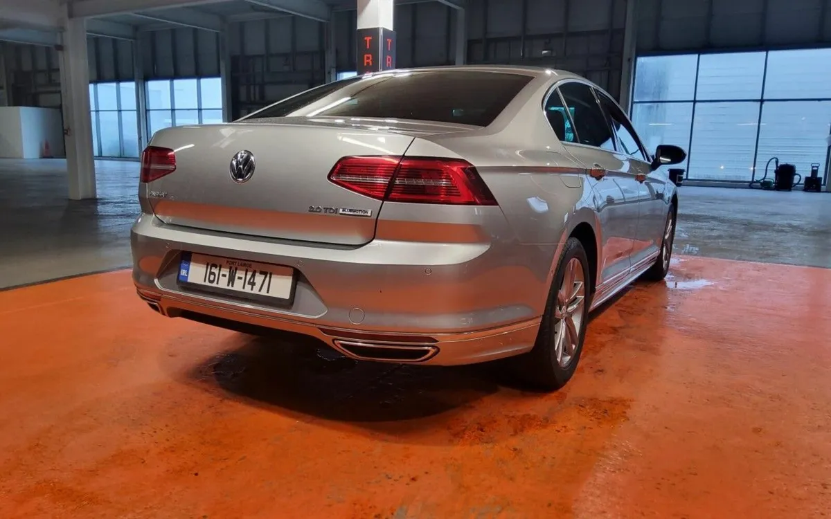 Volkswagen Passat 2.0 TDI 150HP Highline - Image 4