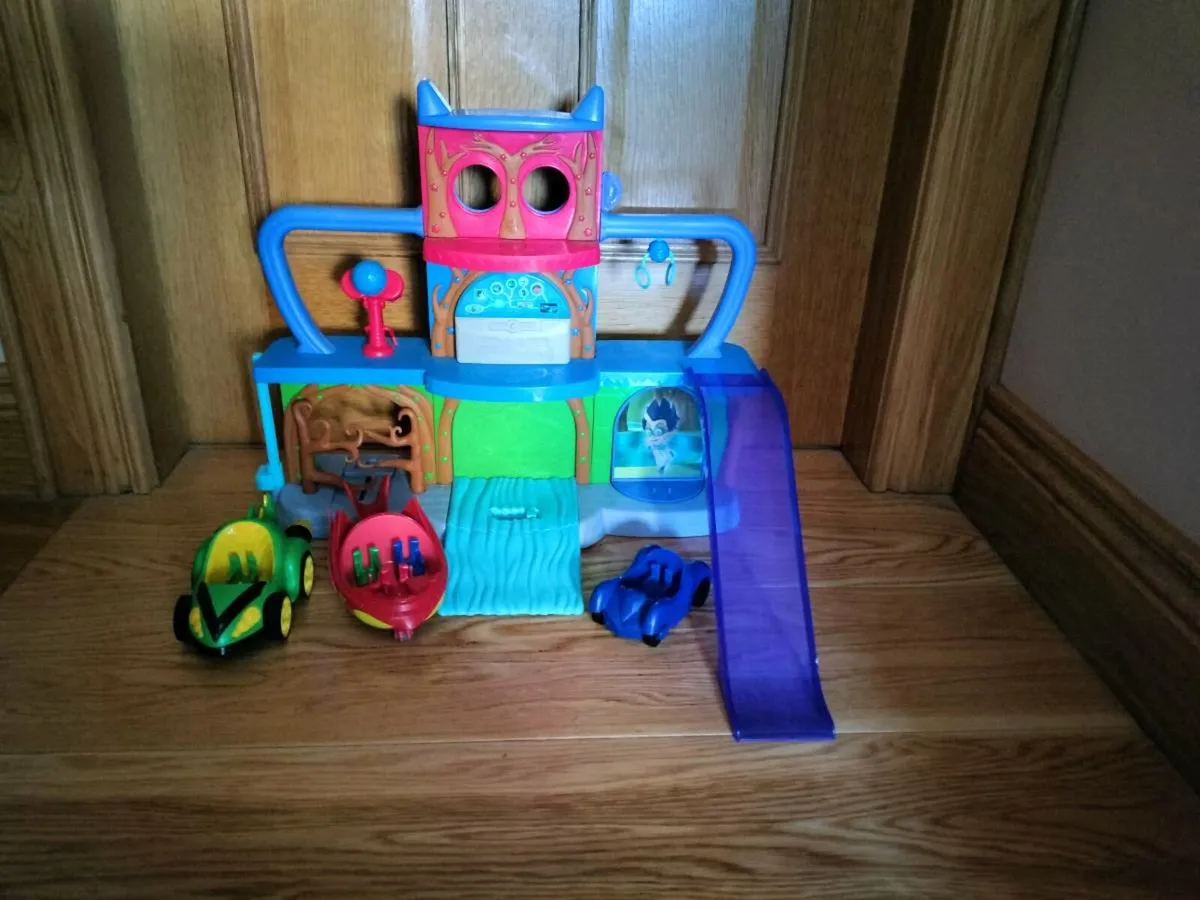 PJ Mask Tower with Cars