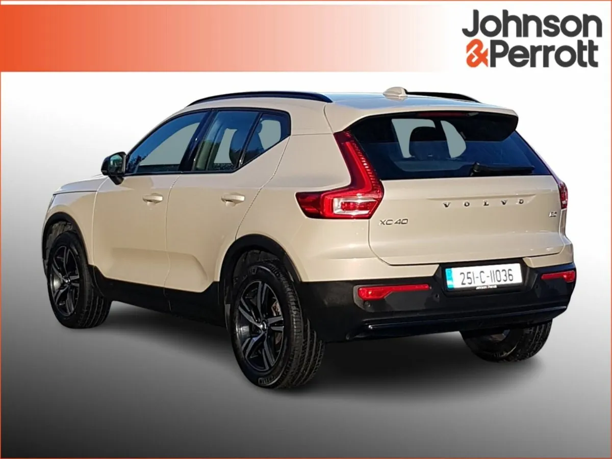 Volvo XC40 2.0 B3 163bhp MHEV Plus Dark (Rear Came - Image 3