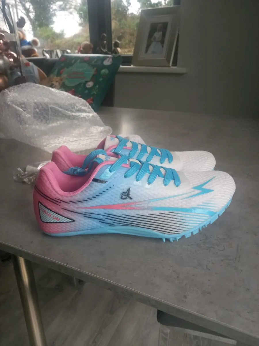 Running spikes - Image 1